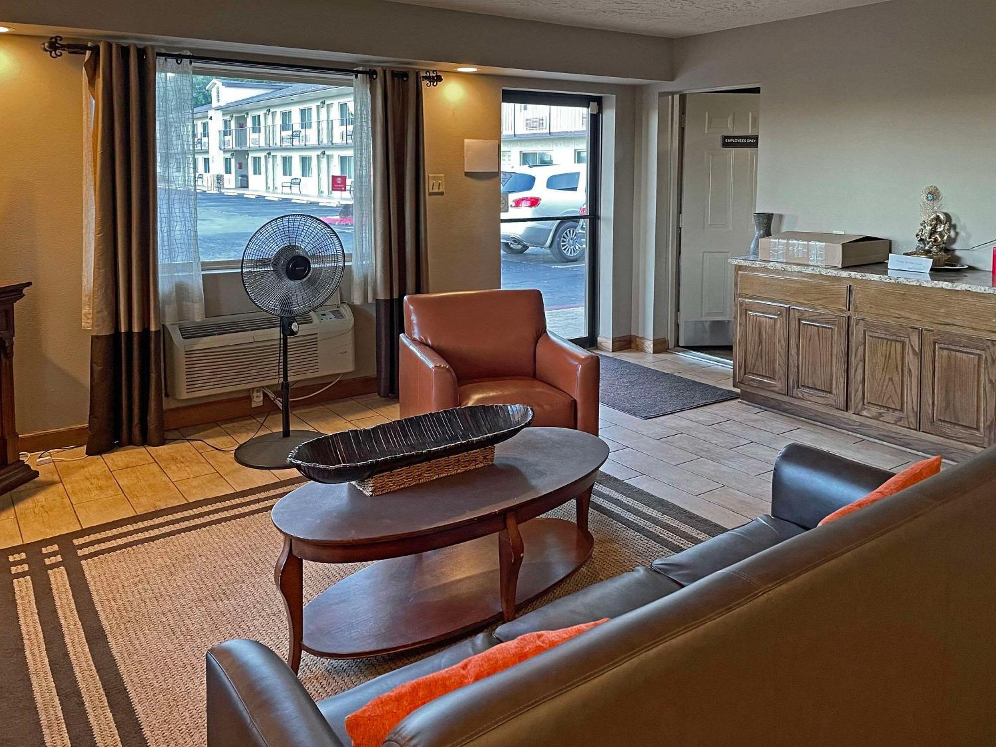Quality Inn Clinton North Exterior photo